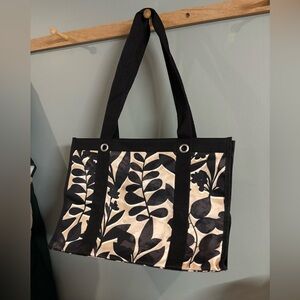 Thirty One Gifts Wearable Deluxe Utility Tote